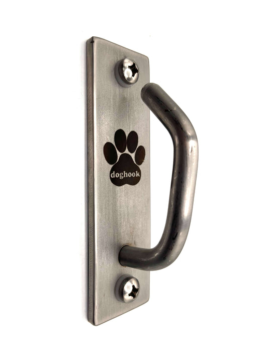 compact dog hook - doghook - leash on hook - leash on doghook - product shot